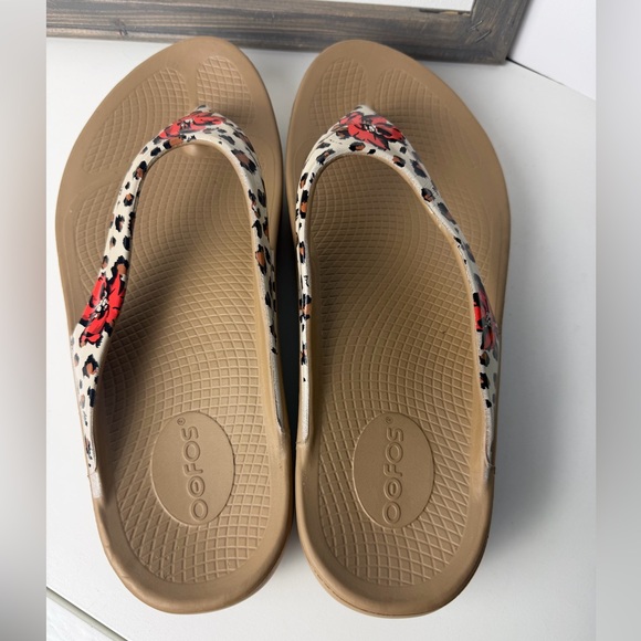 OOFOS OOlala Limited Sandals Leopard Flora print - Picture 5 of 8